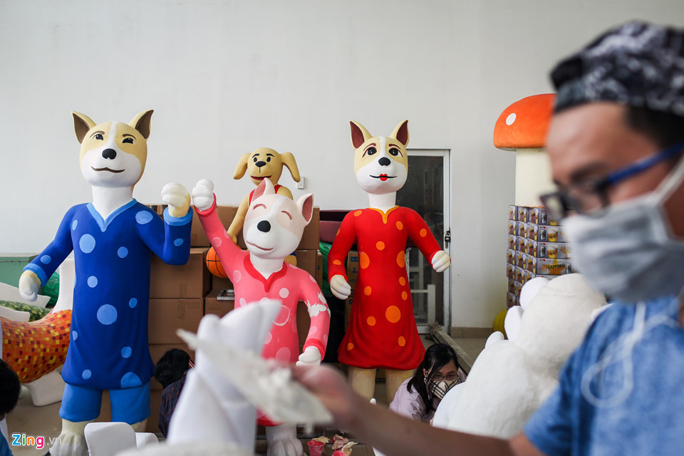 Xưởng chế tác linh vật đường hoa Nguyễn Huệ dịp Tết